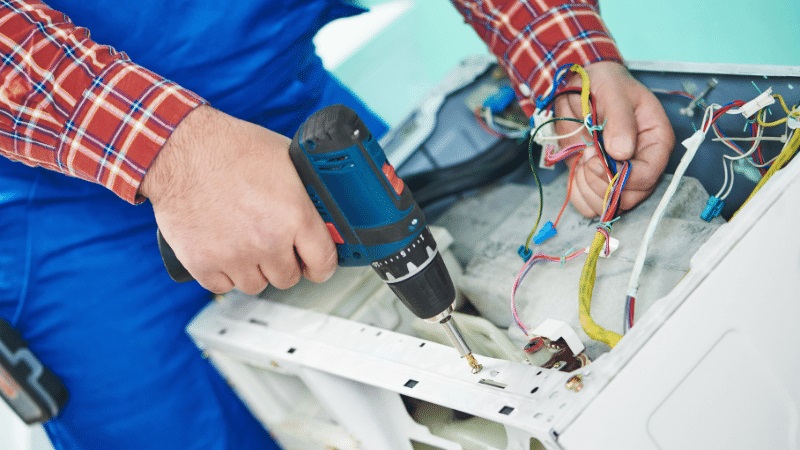 Pursaklar Hitachi Hitachi çamaşır makinesi kart tamiri – Su almama arızası orijinal parça ile giderildi. - Teknik servis örneği
